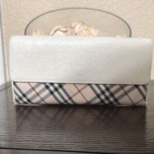 Burberry Nova Check Wallet-Classic & Timeless Style